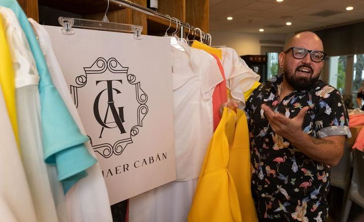 Jaer Cabán celebra a la mujer trabajadora