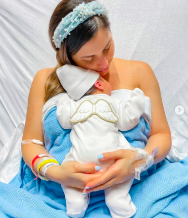 Alexa Olavarría da la bienvenida a su primer hijo Sebas Alessio